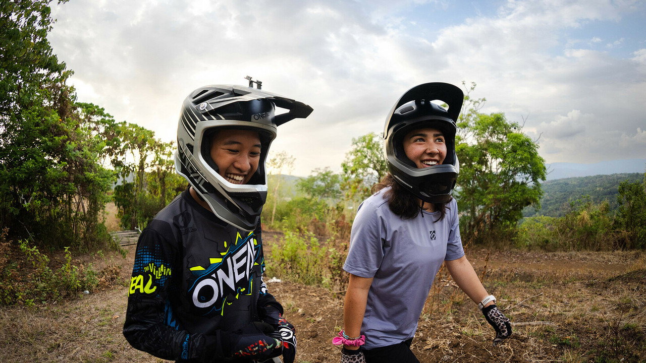 Trailer di Cycle of Bayanihan Immagine di copertina del trailer di Cycle of Bayanihan