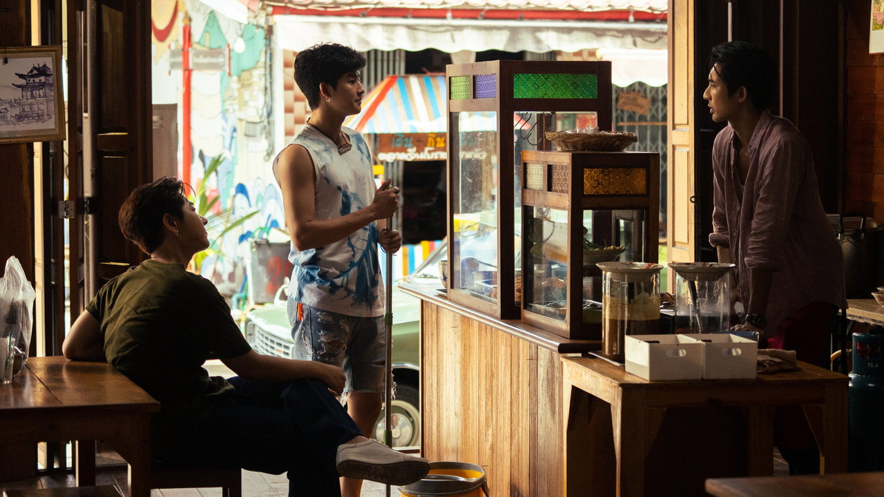 Image Midnight Series : Moonlight Chicken / Sub Clar De Lună (2023)