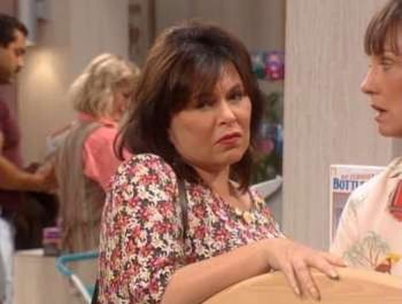 Roseanne - Season 8 Episode 1 : Shower the People You Love with Stuff