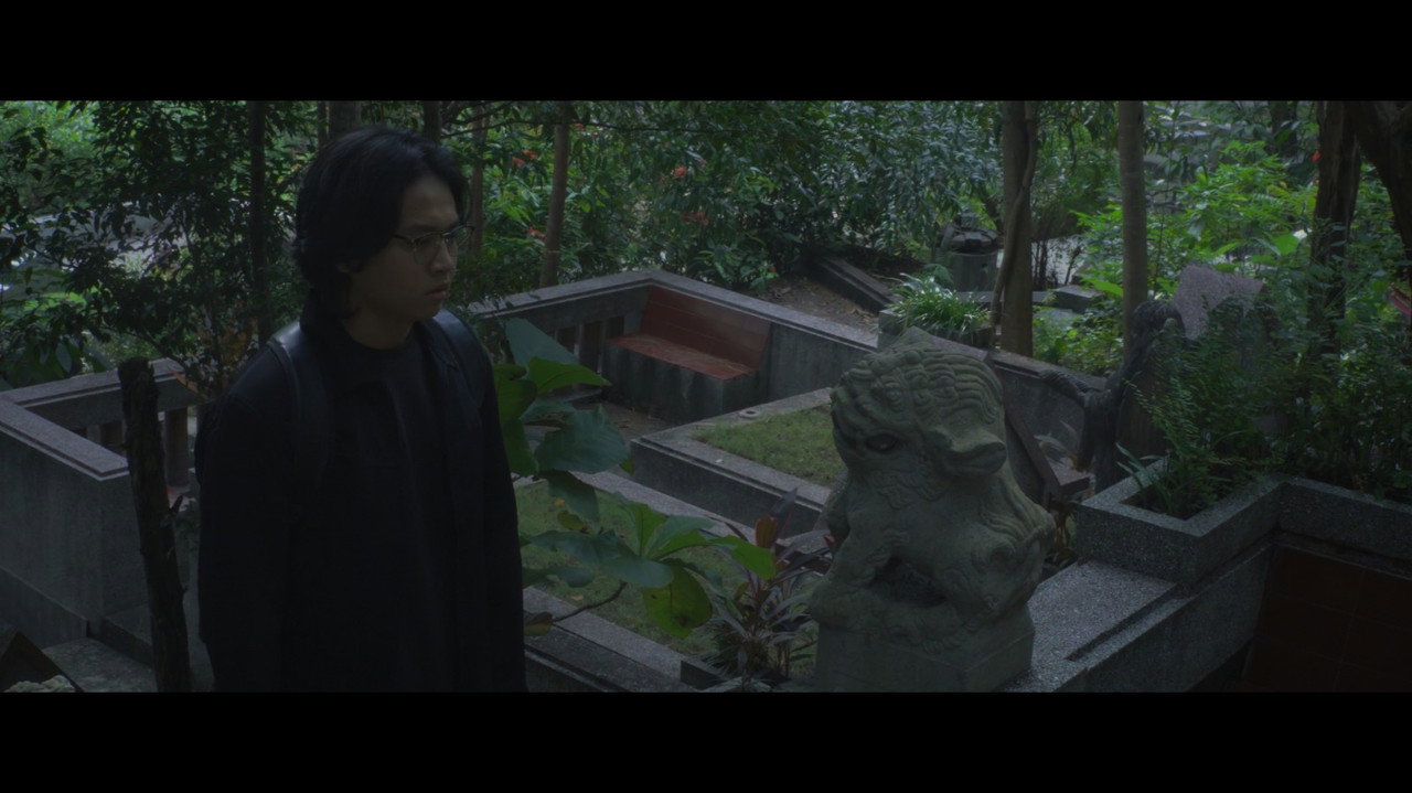 Immagine di copertina del trailer di LOOK IT SIDE