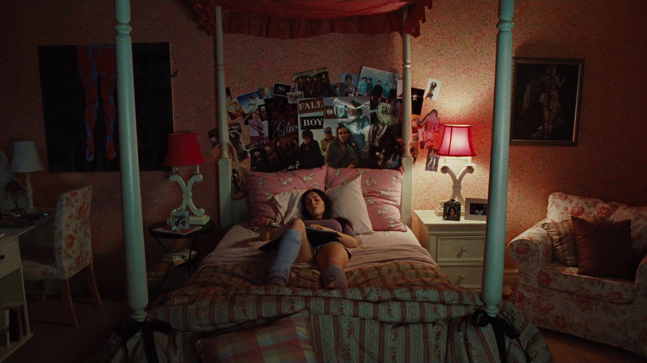 Jennifer's Body background 108