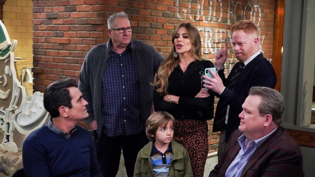 Modern Family - Season 11 Episode 14 : Spuds