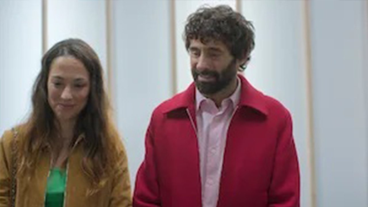Old Dog, New Tricks - Season 1 Episode 2 : Smile Begets Smile