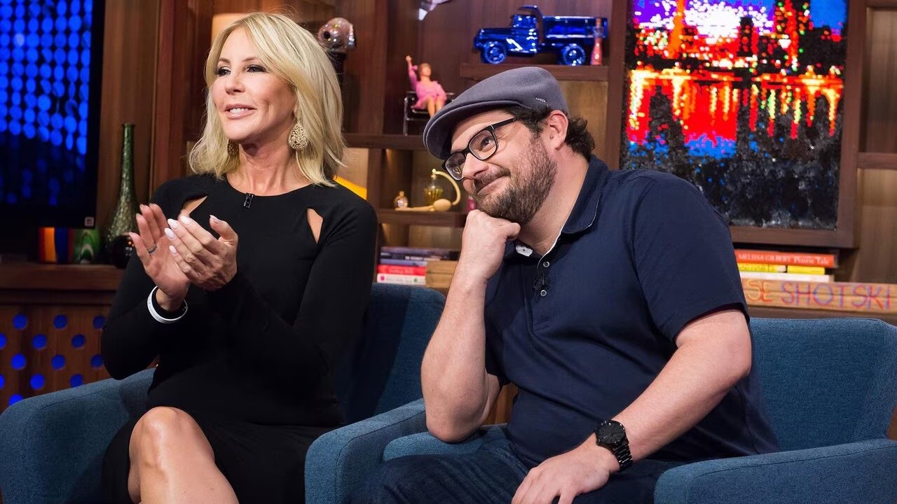 Watch What Happens Live with Andy Cohen - Season 13 Episode 106 : Vicki Gunvalson & Bobby Moynihan