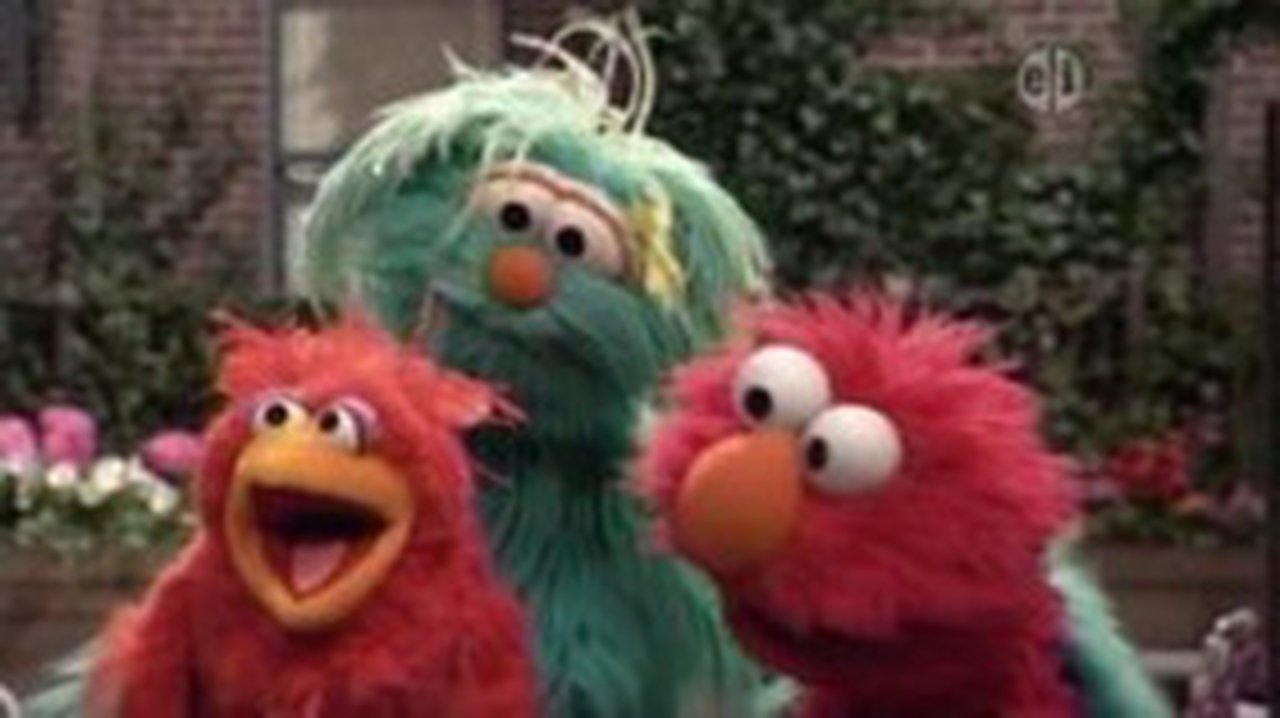 Sesame Street - Season 40 Episode 9 : Elmo Finds a Baby Bird