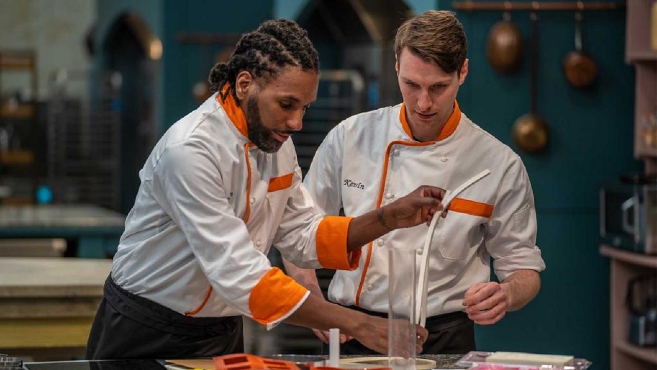 Bake Off: The Professionals - Season 5 Episode 1 : Episode 1