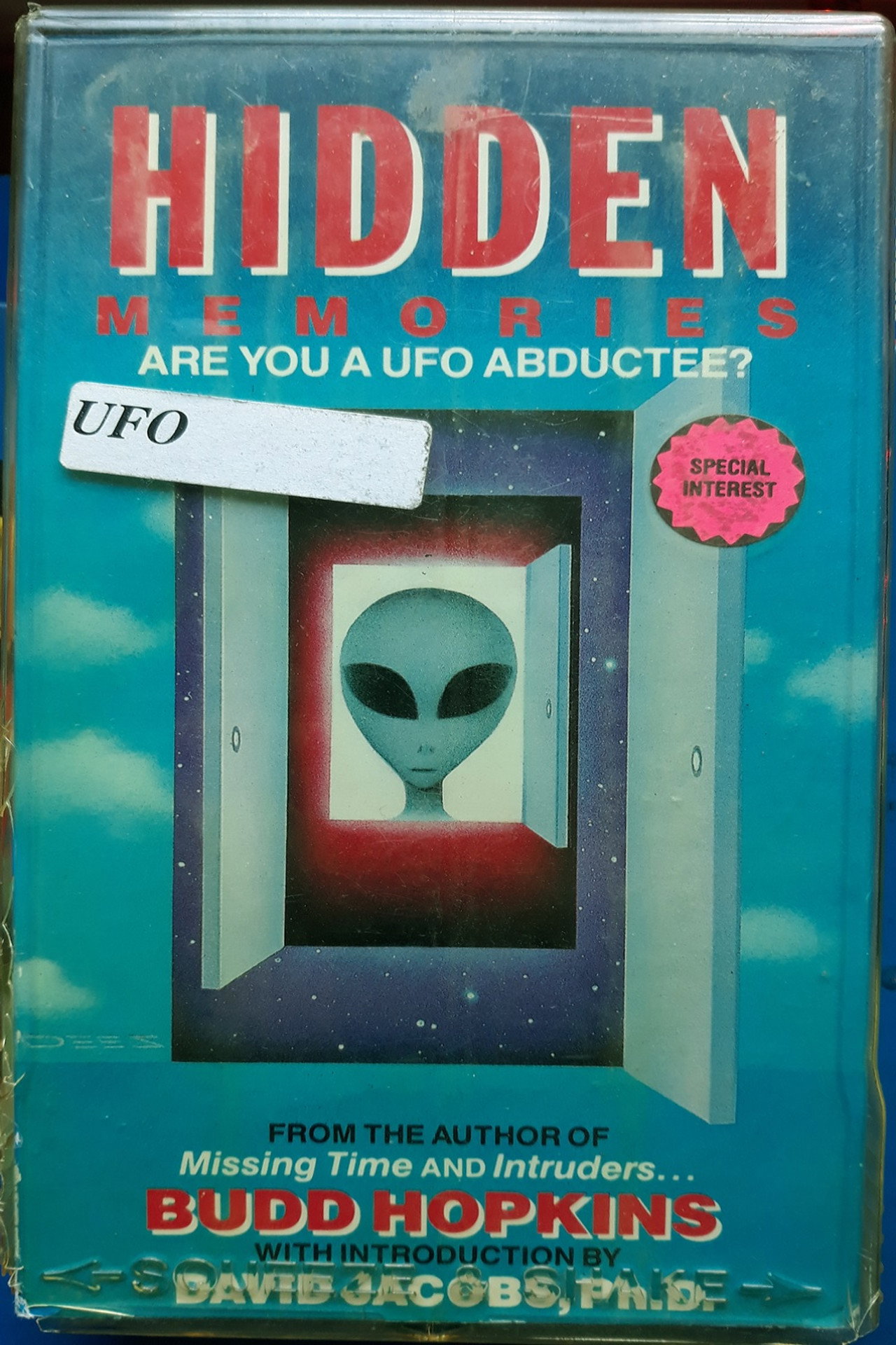 Hidden Memories: Are You a UFO Abductee? Backdrop