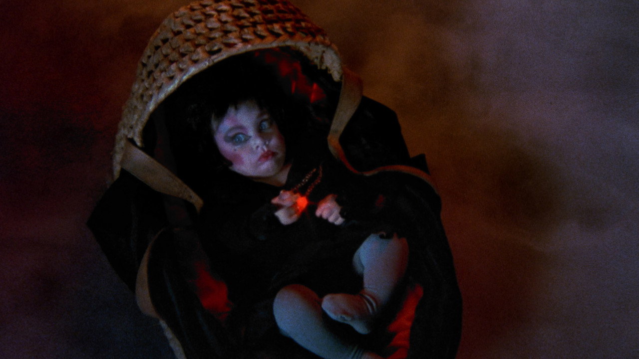 Elvira: Mistress of the Dark background 90