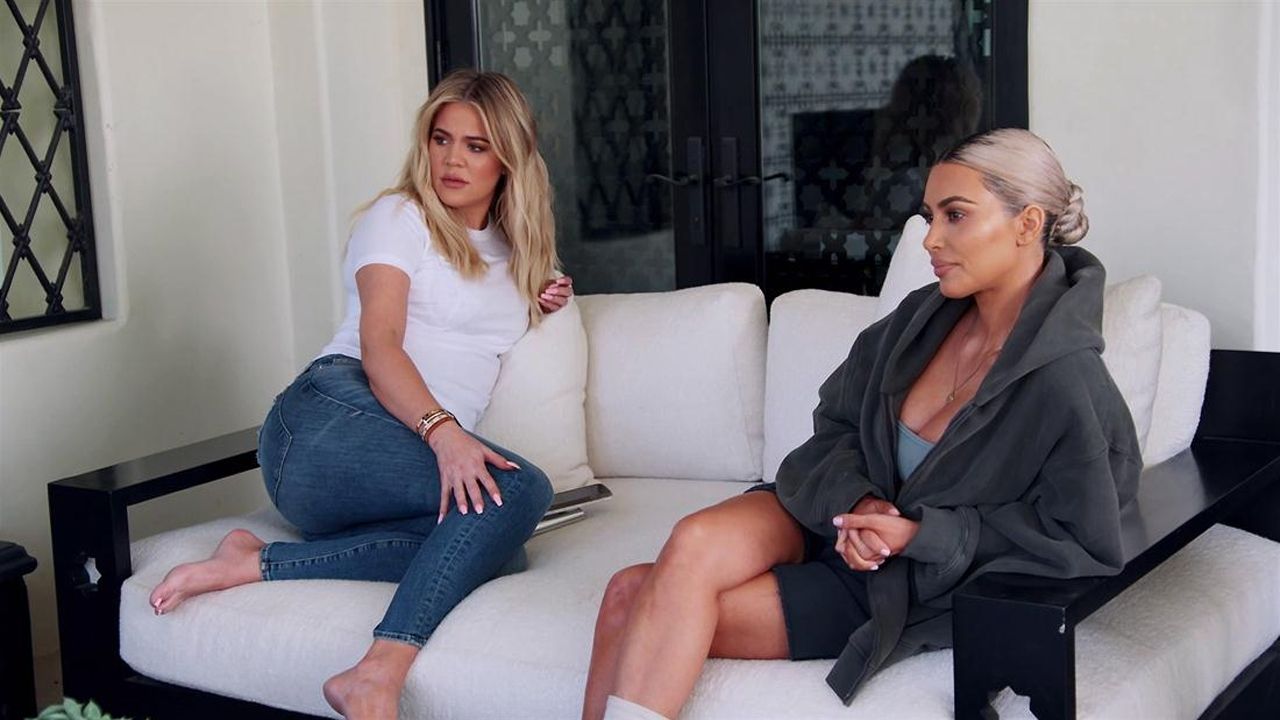 Keeping Up with the Kardashians - Season 15 Episode 1 : Photo Shoot Dispute