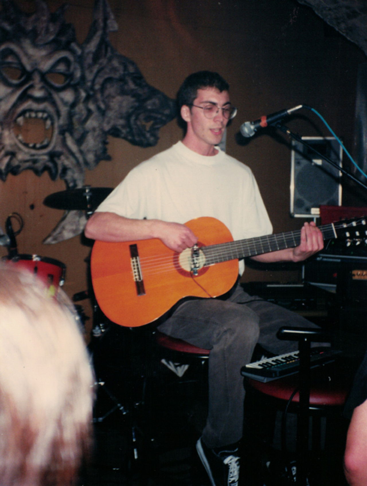 Alors je fais des chansons Backdrop