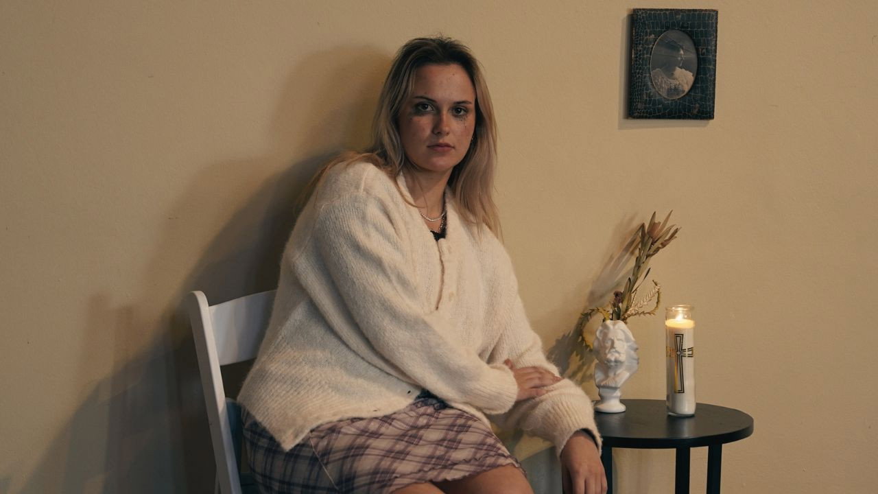 Holly still 10