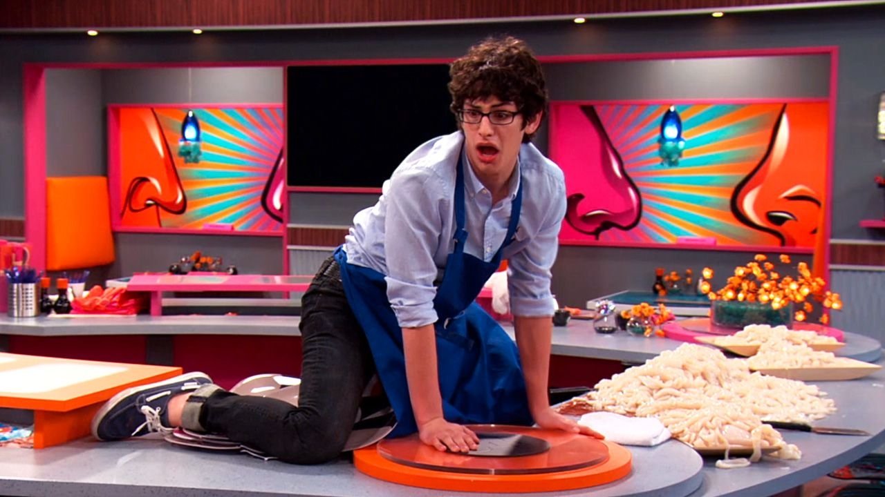 Victorious - Season 3 Episode 9 : How Trina Got In