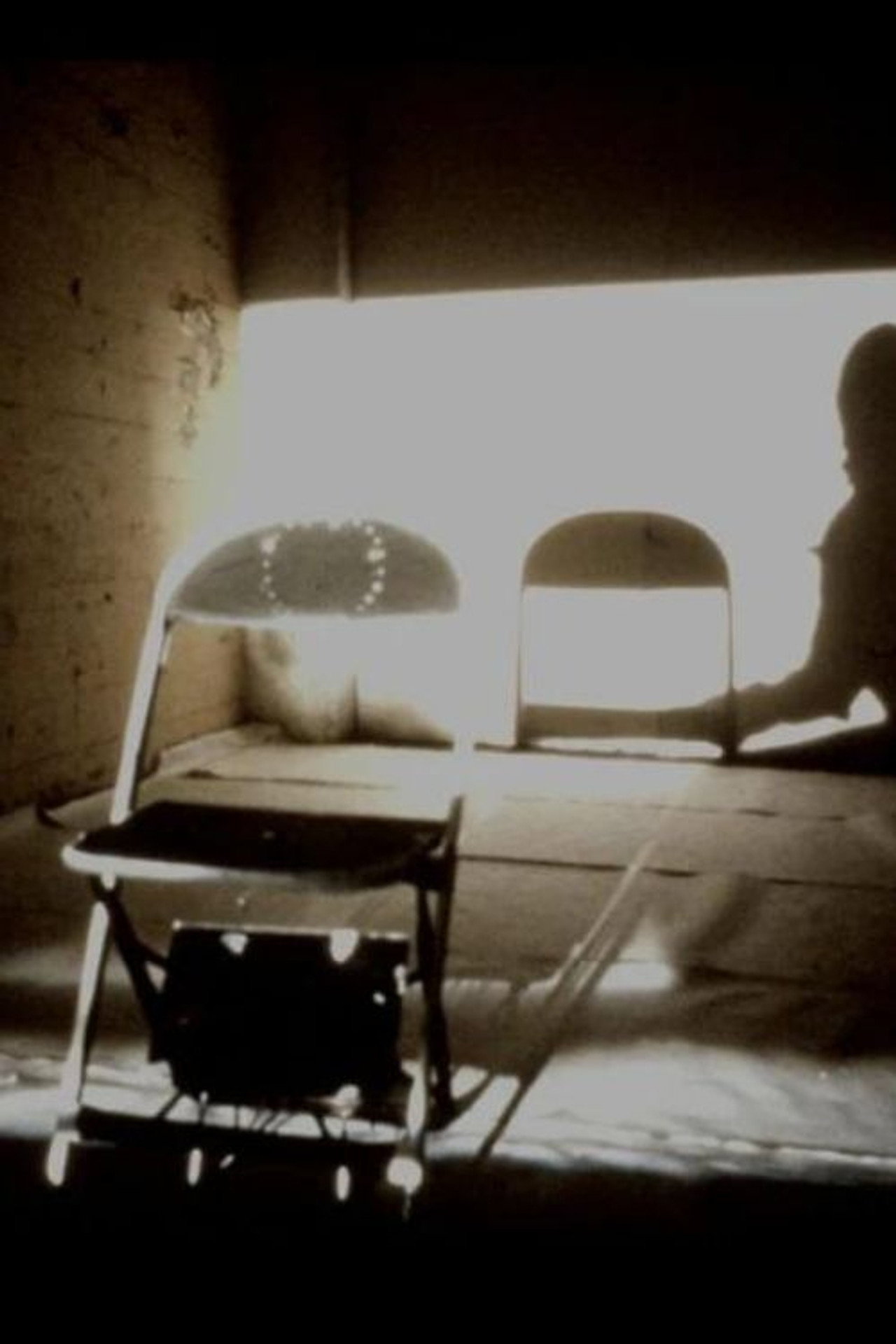 Shadow and Chair filmaffisch