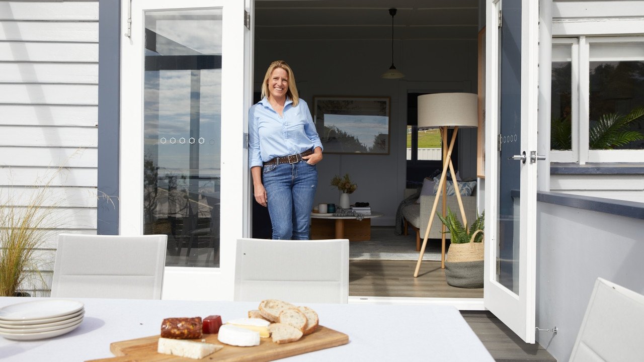 Selling Houses Australia - Season 14 Episode 10 : Bridport