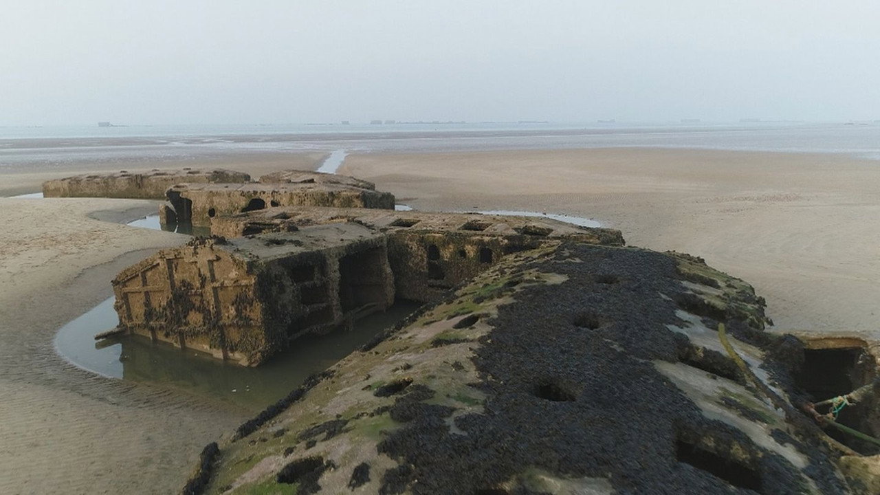 Backdrop for Arromanches, le port du Débarquement