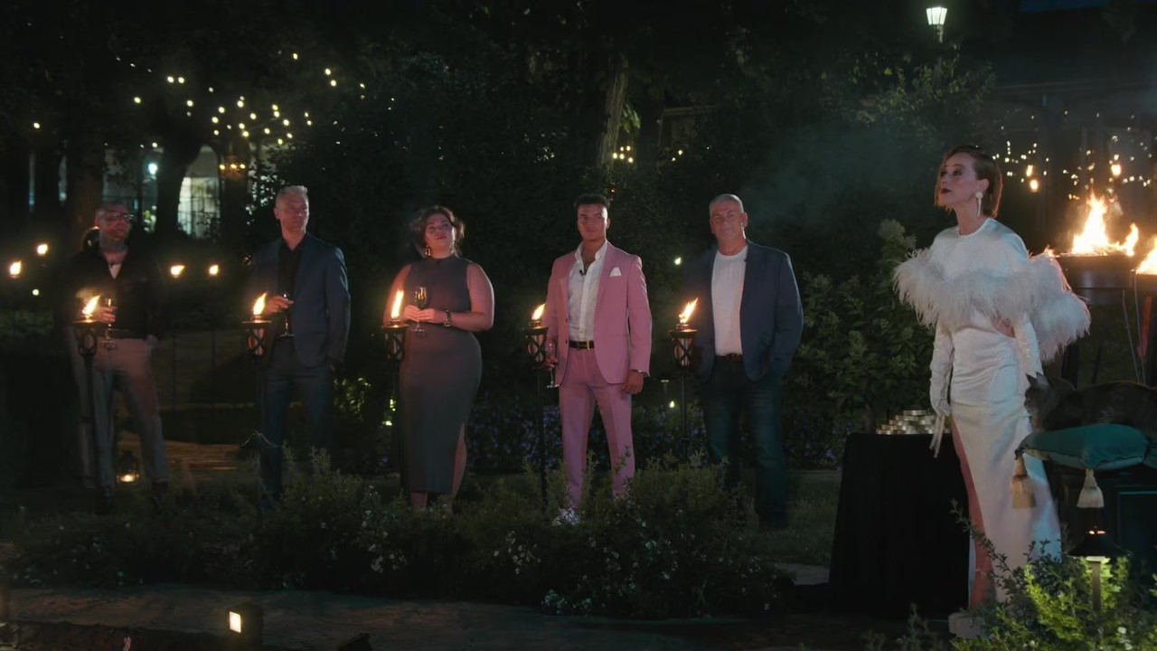 Les Traîtres - Season 2 Episode 1 : Episode 1