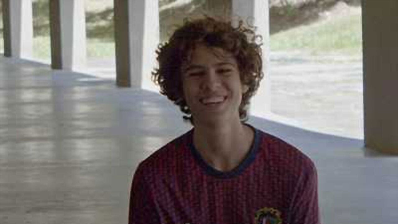 Përshëndetje, shokë e shoqe! backdrop