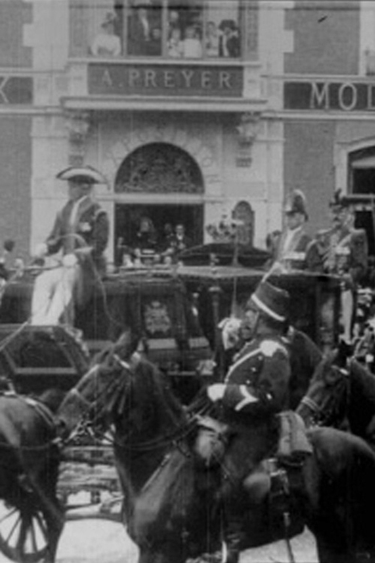 Doopplechtigheid Prinses Juliana, met incident der rijtuigen Backdrop