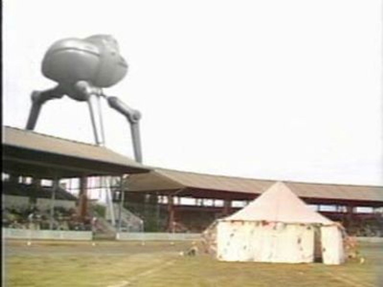 Les Tripodes — Avec l'aide des amis