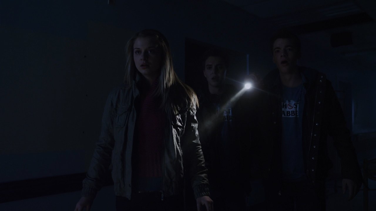 R. L. Stine's The Haunting Hour - Season 1 Episode 19 : Lights Out