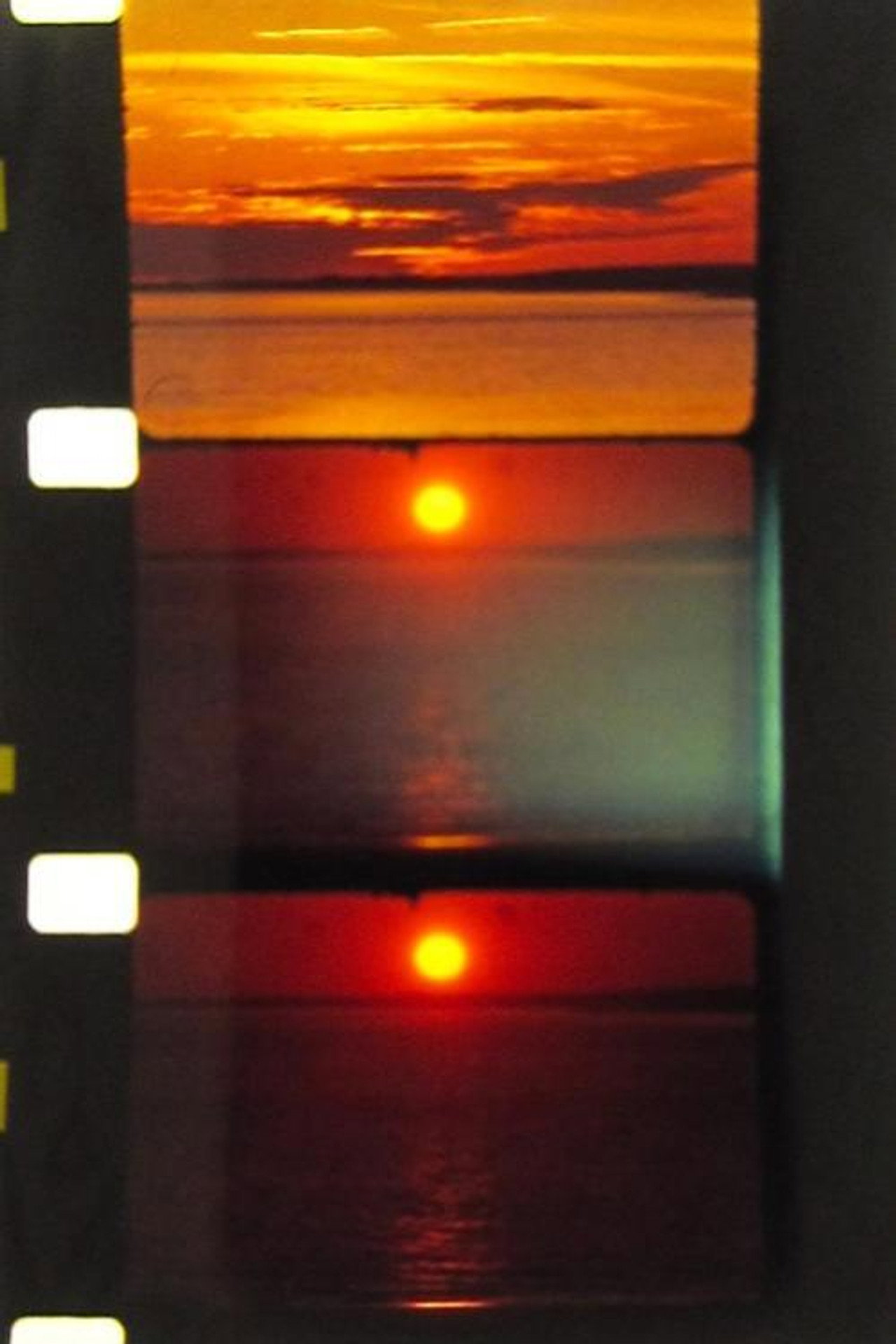 Narrow Rivers, Open Seas & Seventeen Sunsets (Silences for A Merchant Mariner) filmaffisch