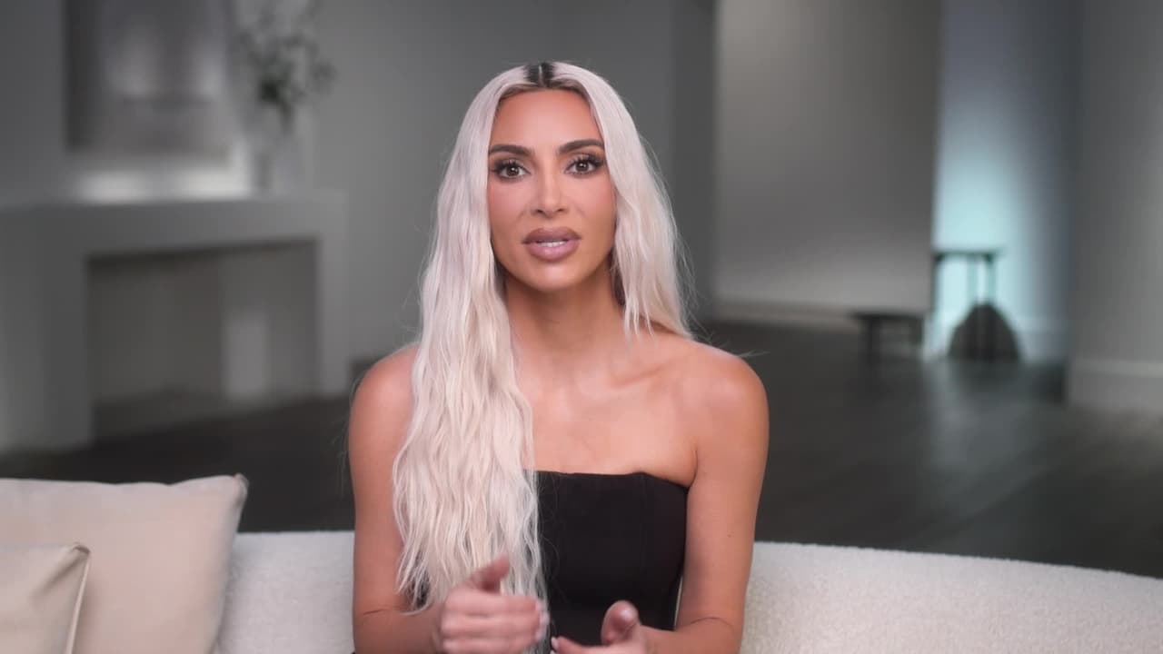 Keeping Up with the Kardashians - Season 3 Episode 4 : Pussycat Vision