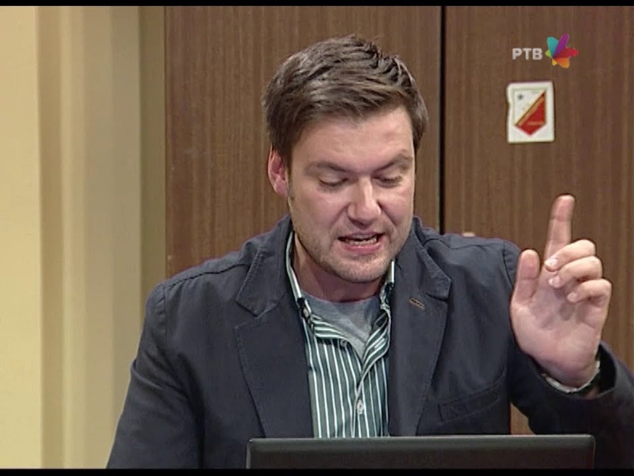 Government Job - Season 4 Episode 21 : 612 Oguglavanje