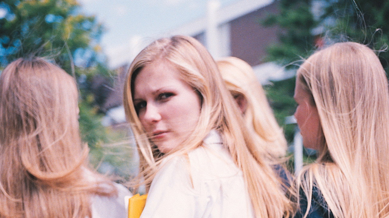 The Virgin Suicides background 93