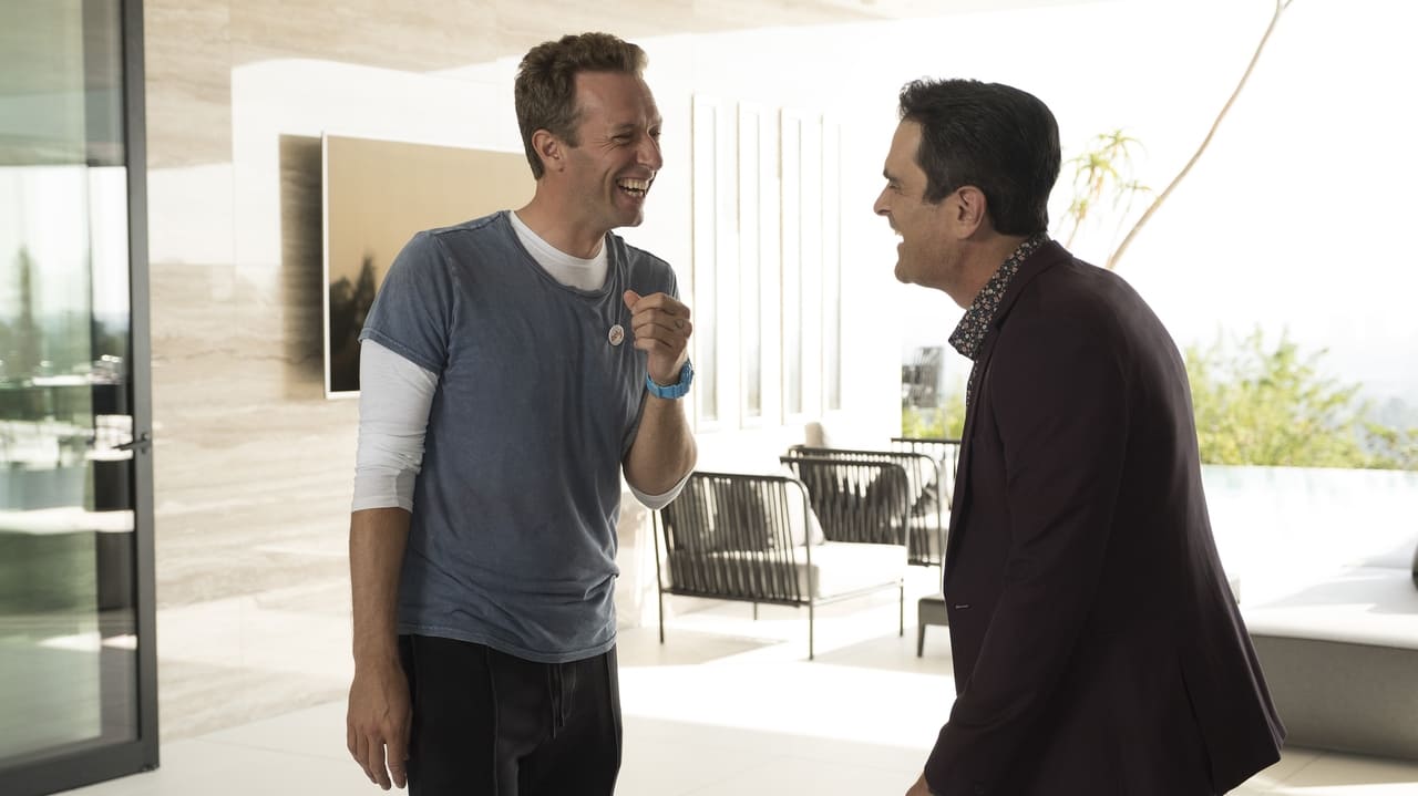 Modern Family - Season 9 Episode 8 : Brushes with Celebrity