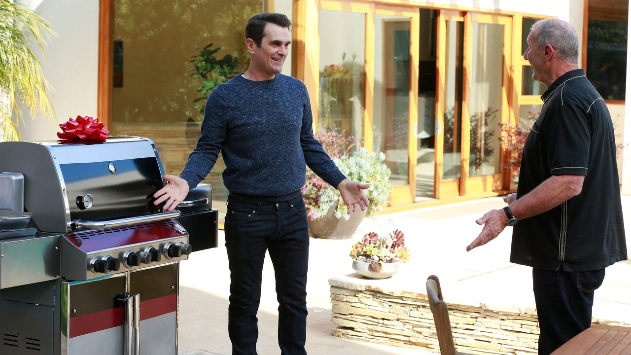 Modern Family - Season 6 Episode 19 : Grill, Interrupted