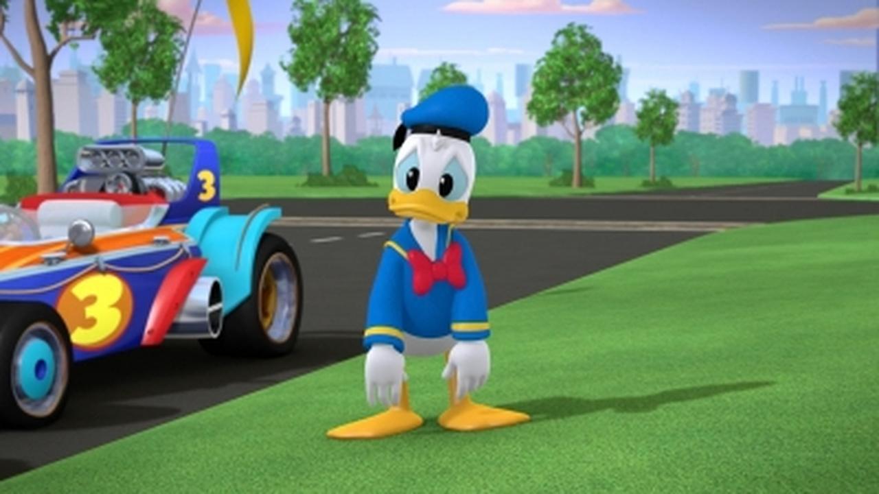 Mickey and the Roadster Racers - Season 2 Episode 5 : Donald's Stinky Day