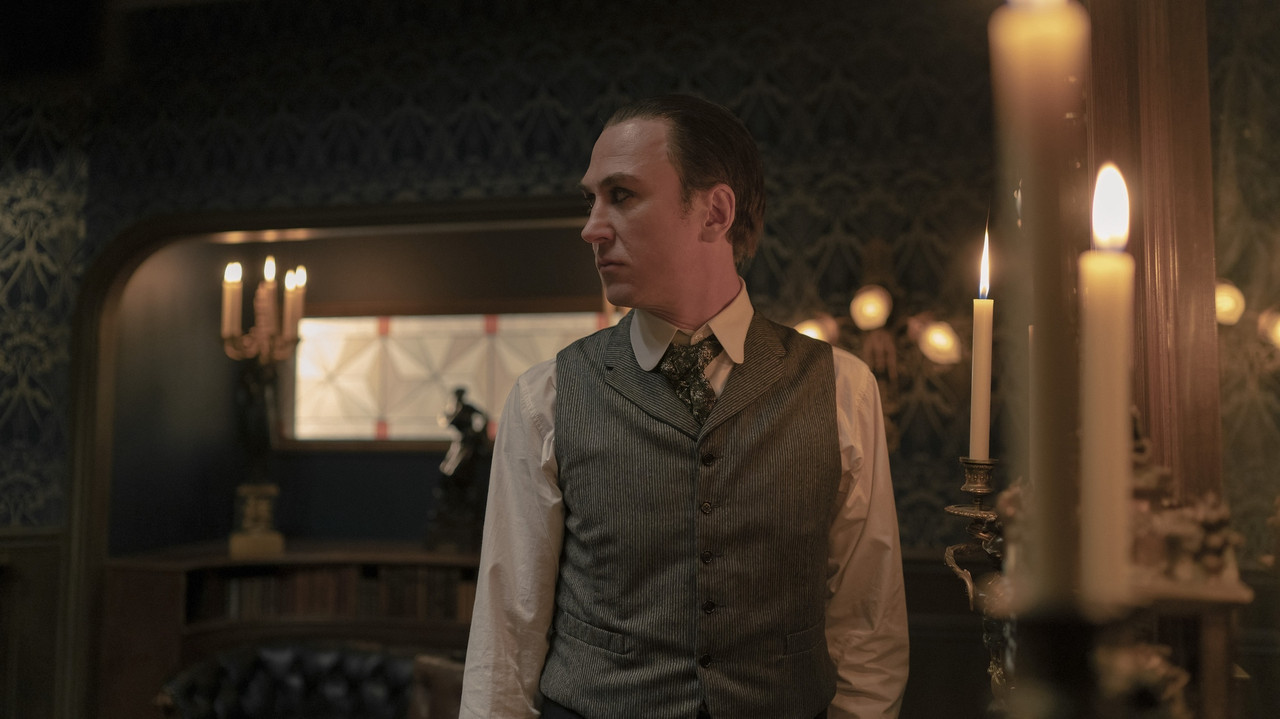 Обои к сериалу «Ирма Веп (2022)» — (30 из 73)