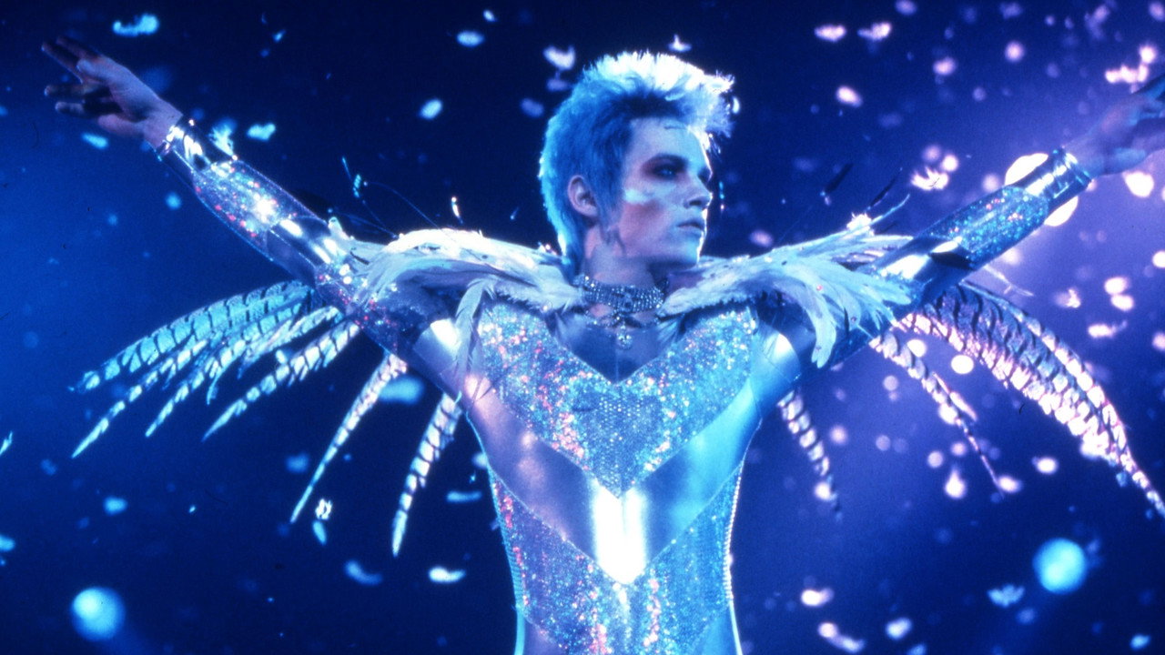 Velvet Goldmine background 38