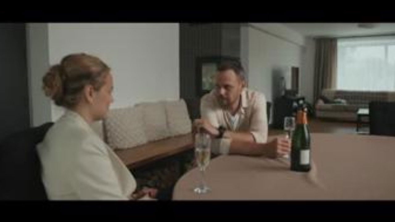 Pavojingi ryšiai - Season 1 Episode 25 : Episode 25