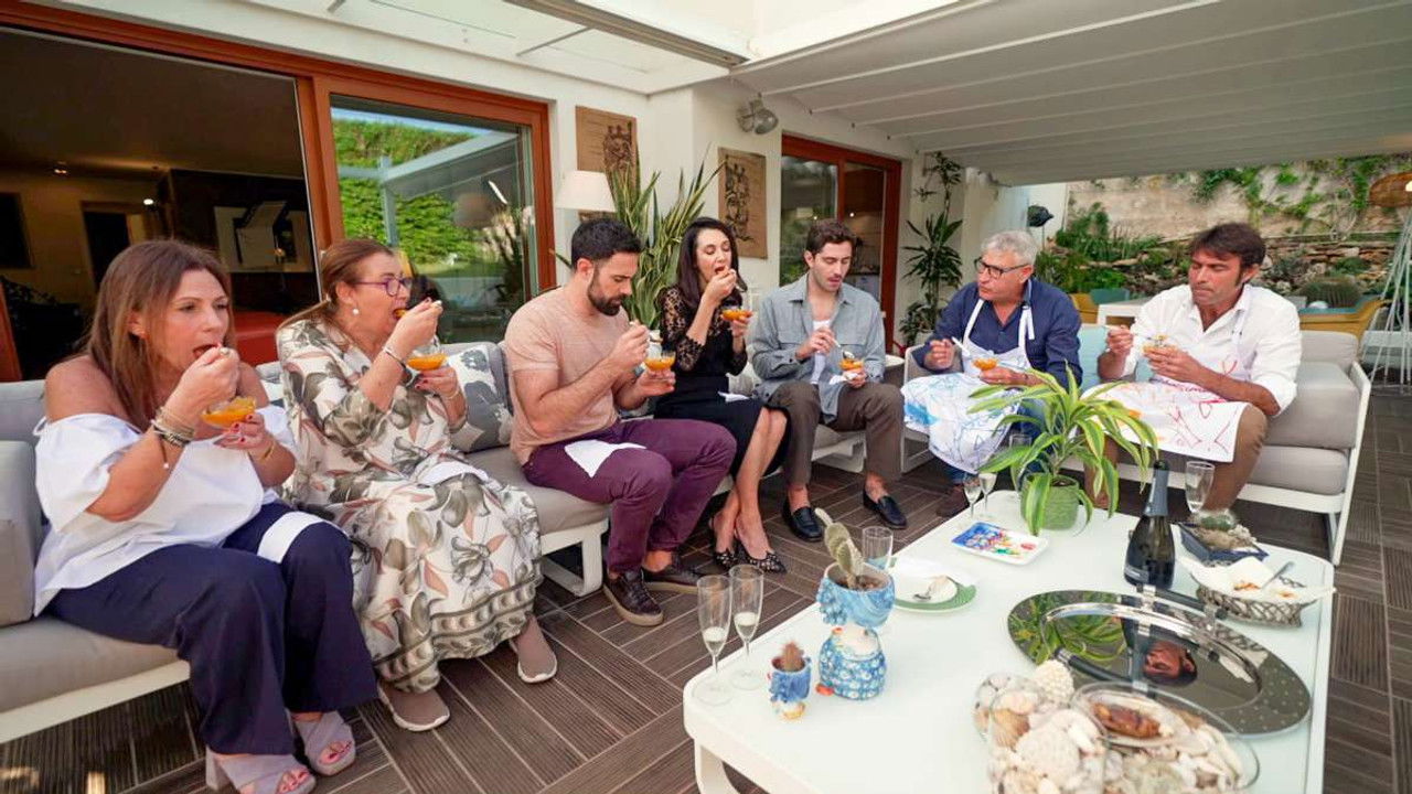 Cortesie per gli ospiti — Épisode 36