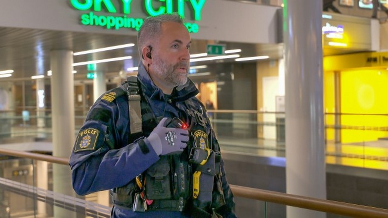 Border Control: Sweden - Season 6 Episode 3 : Flight risk