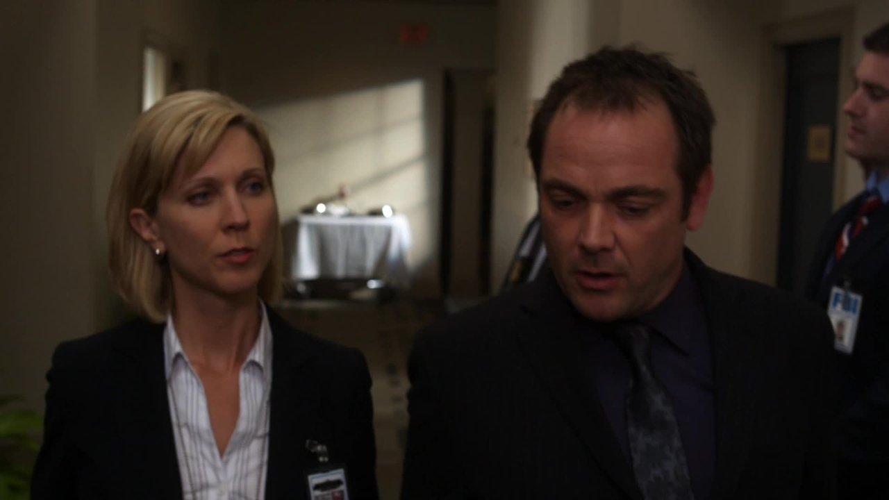 Leverage - Season 2 Episode 15 : The Maltese Falcon Job (2)