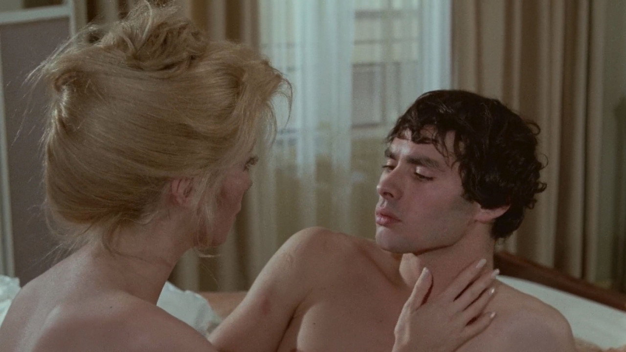 Belle de Jour background 26