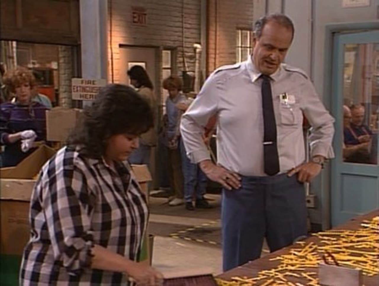 Roseanne - Season 1 Episode 23 : Let's Call It Quits