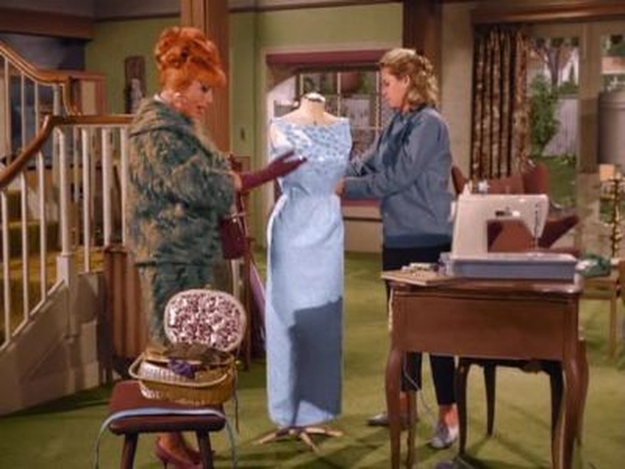 Bewitched - Season 2 Episode 24 : Samantha the Dressmaker