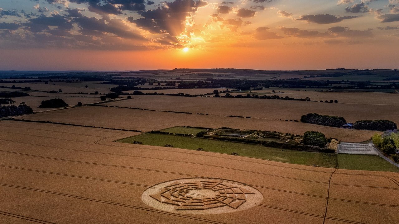 Ancient Aliens - Season 19 Episode 2 : The Crop Circle Code