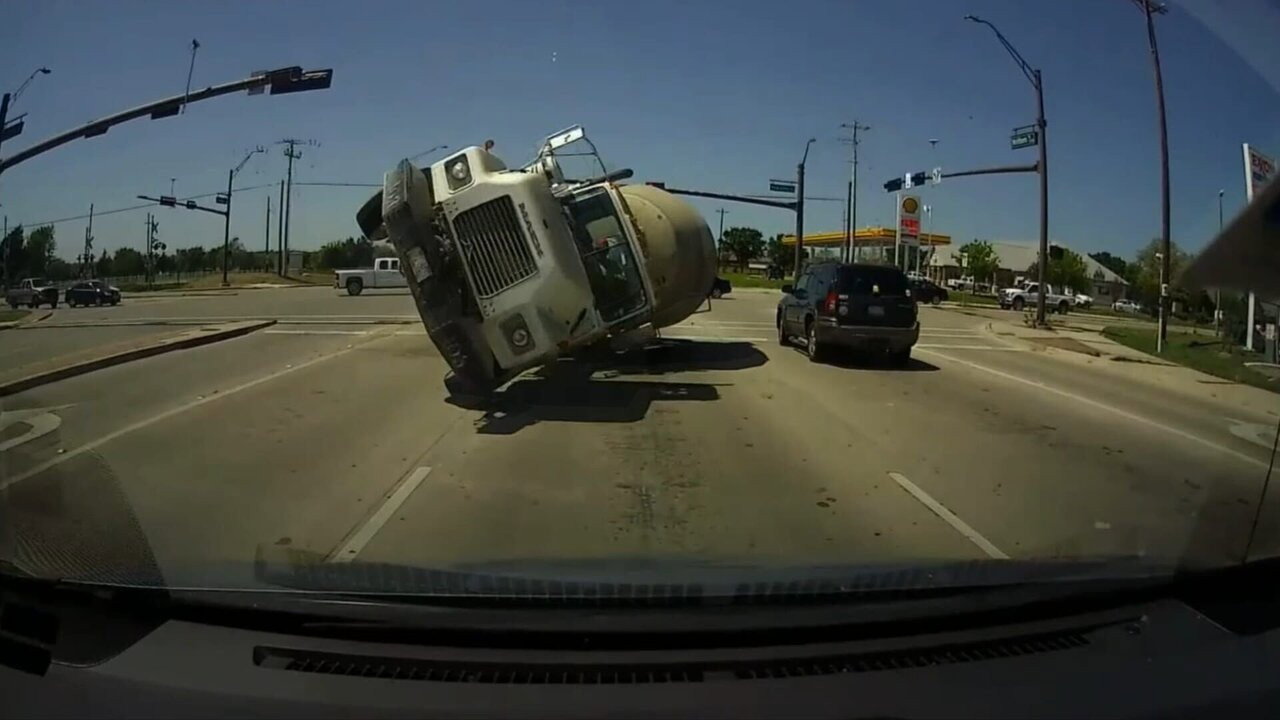 Backdrop for Roads from Hell: Caught on Camera