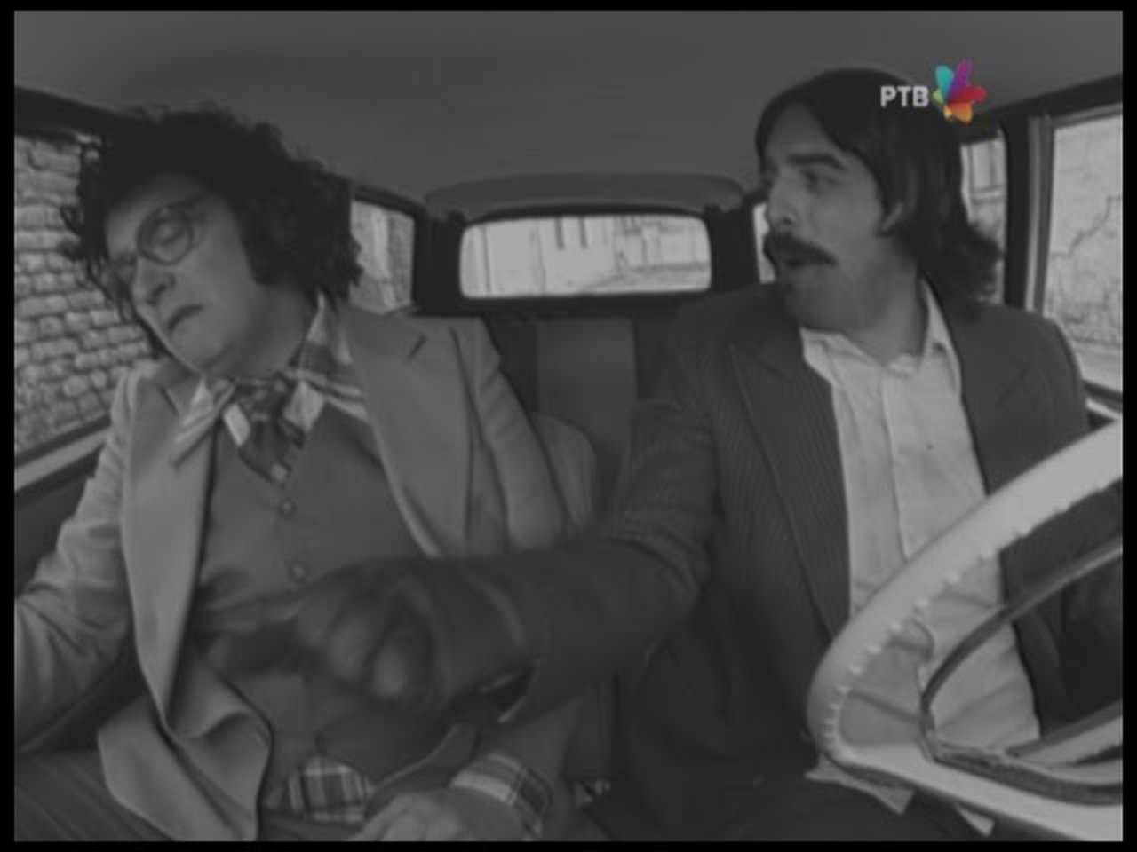 Government Job - Season 5 Episode 118 : 882 Krastavci i rakija