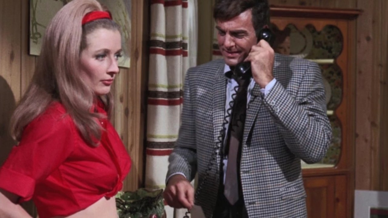 Mannix - Season 1 Episode 10 : Coffin for a Clown