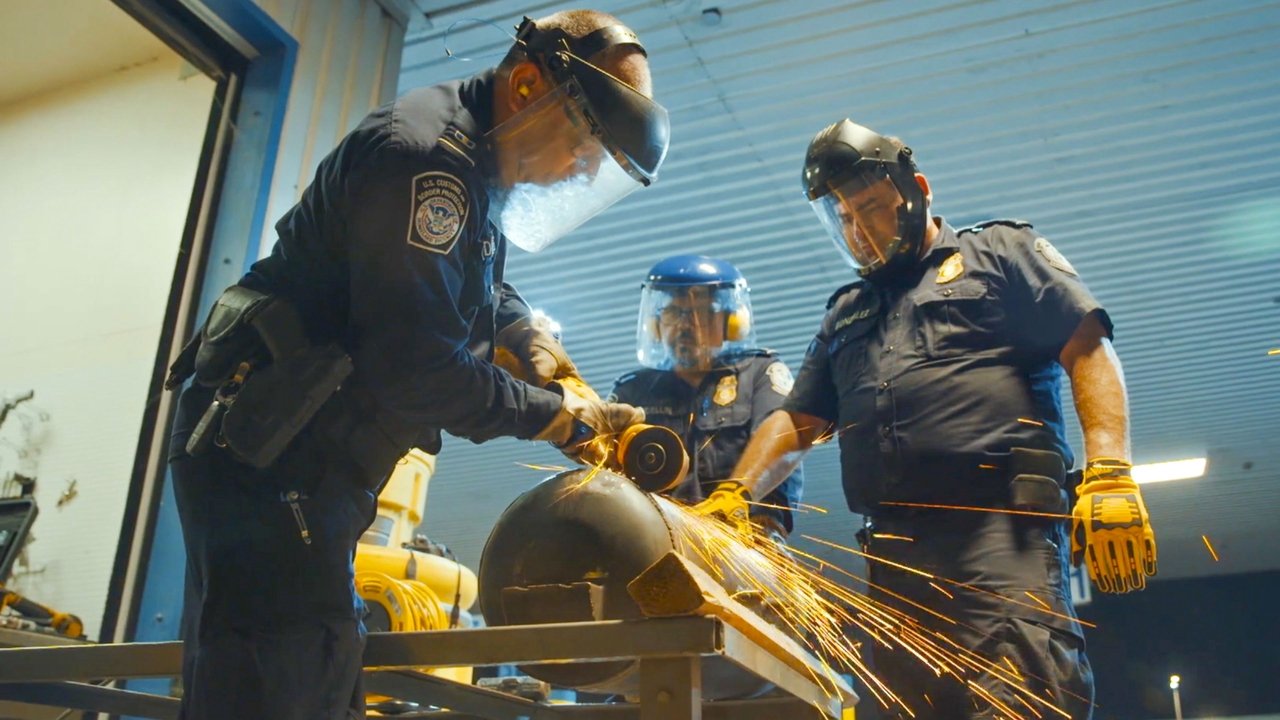 Contraband: Seized at the Border - Season 4 Episode 5 : A Rocky Family Vacation