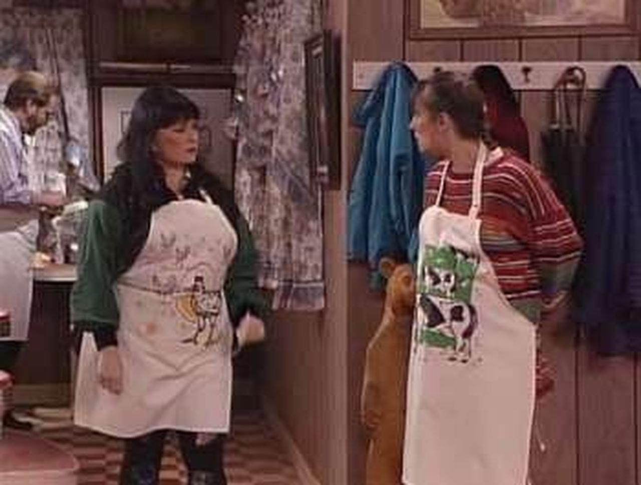 Roseanne - Season 6 Episode 19 : Labor Day