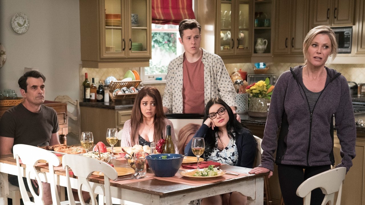 Modern Family - Season 9 Episode 20 : Mother!