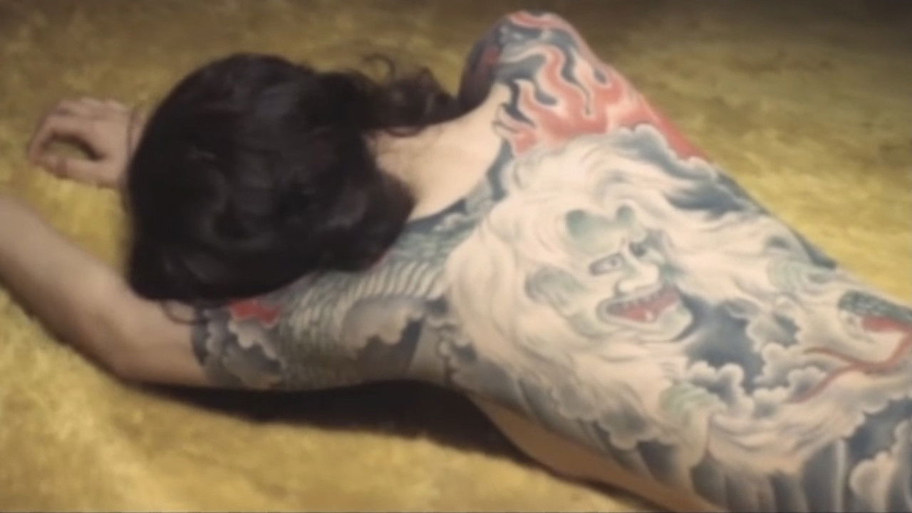 Love Makes Me Wet backdrop