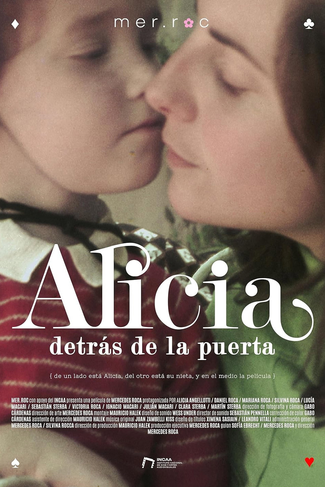 Alicia detrás de la puerta