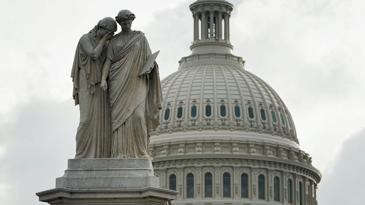 PBS NewsHour - Season 46 Episode 29 : February 10, 2021